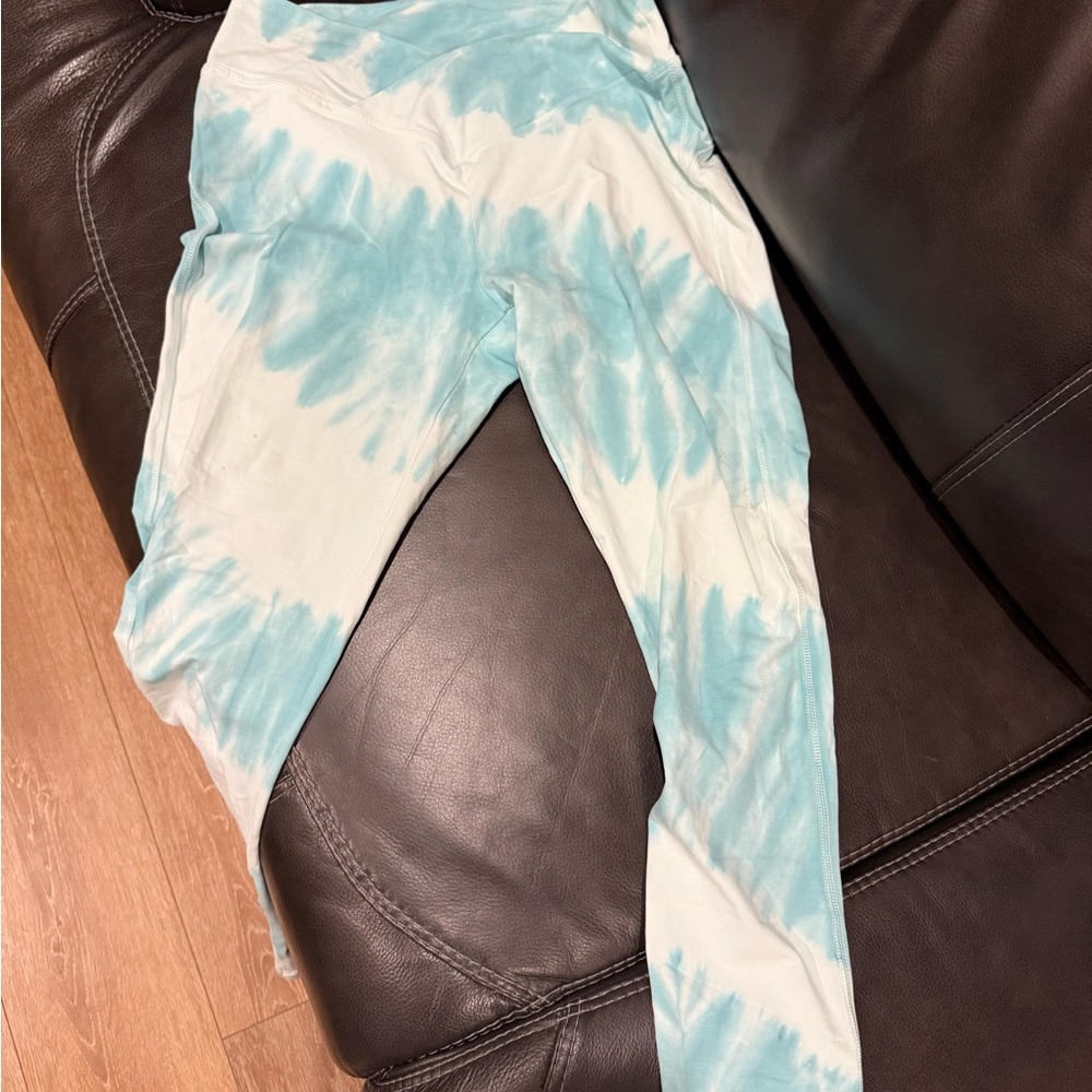 Stylish Tie-Dye women’s leggings vs pink